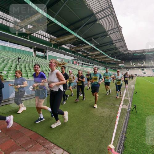 13.09.2026 - 21. swb-Marathon Bremen Michael Burmester http://msf.ph/oto/10300743 13.09.2026 10:41:35 Laufen im Stadion 10148, 10155, 10163, 10169, 10213, 10247, 10299, 10313, 10321, 10354, 10395, 10396, 10399, 10406, 10414, 10417, 10419, 10422, 10424, 10435, 10455, 10461, 10462, 10483, 10490, 10519, 10527, 10545, 10546, 10547, 10582, 10586, 10611, 10644, 10694, 10705, 10706, 10719, 10722, 10766, 10768, 10776, 10804, 10854, 10859, 10889, 10909, 10963, 10977, 11043, 11048, 11084, 11085, 11090, 11097, 11098, 11192, 11239 meine-sportfotos.de
