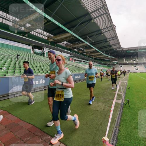 13.09.2026 - 21. swb-Marathon Bremen Michael Burmester http://msf.ph/oto/10300757 13.09.2026 10:41:37 Laufen im Stadion 10148, 10155, 10163, 10169, 10213, 10247, 10299, 10313, 10321, 10354, 10395, 10396, 10399, 10406, 10414, 10417, 10419, 10422, 10424, 10435, 10455, 10461, 10462, 10483, 10490, 10519, 10527, 10545, 10546, 10547, 10582, 10586, 10611, 10644, 10694, 10705, 10706, 10719, 10722, 10766, 10768, 10776, 10804, 10854, 10859, 10889, 10909, 10963, 10977, 11027, 11043, 11048, 11084, 11085, 11090, 11097, 11098, 11140, 11192, 11239 meine-sportfotos.de