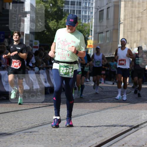 13.09.2026 - 21. swb-Marathon Bremen Strokosch-Dieckow http://msf.ph/oto/10300759 13.09.2026 13:21:11 Ziel 541, 769, 854, 1056, 1881, 2425, 2640, 3356, 3866, 3933, 4126, 4316, 4465, 4482, 4612, 5161, 5213, 5954, 6177, 6401, 6680, 7517, 7902, 8005, 8141, 8622, 8804, 8971, 9691, 13126, 226, 2979, 3202, 3534, 4234, 4445, 4484, 4519, 6862, 8408, 8791, 9514, 9722, 9900 meine-sportfotos.de