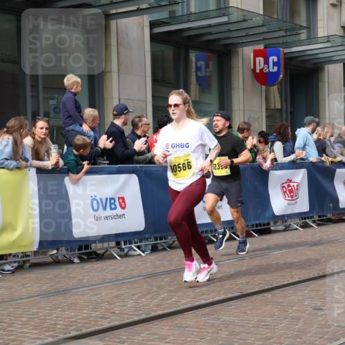 13.09.2026 - 21. swb-Marathon Bremen Strokosch-Dieckow http://msf.ph/oto/10300762 13.09.2026 10:48:59 Ziel 10294, 10392, 10514, 10655, 10739, 10846, 11191, 11316, 11567, 11621, 11635, 11891, 11896, 11984, 12132, 12149, 12376, 12450, 12529, 13577, 10253, 10293, 10566, 10815, 11372, 11885, 11891, 12027, 12204, 12350, 13512, 13555 meine-sportfotos.de