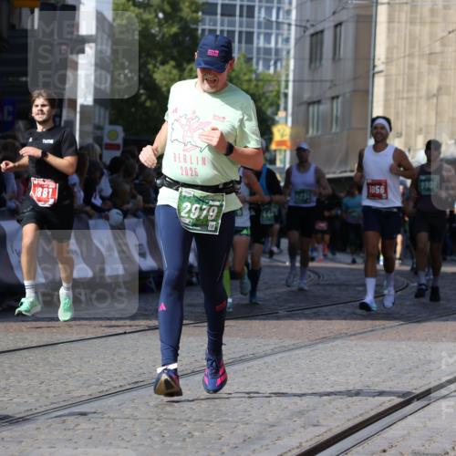 13.09.2026 - 21. swb-Marathon Bremen Strokosch-Dieckow http://msf.ph/oto/10300776 13.09.2026 13:21:11 Ziel 541, 769, 854, 1056, 1881, 2425, 2640, 3356, 3866, 3933, 4126, 4316, 4465, 4482, 4612, 5161, 5213, 5954, 6177, 6401, 6680, 7517, 7902, 8005, 8141, 8622, 8804, 8971, 9691, 13126, 226, 2979, 3202, 3534, 4234, 4445, 4484, 4519, 6862, 8408, 8791, 9514, 9722, 9900 meine-sportfotos.de