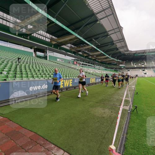13.09.2026 - 21. swb-Marathon Bremen Michael Burmester http://msf.ph/oto/10300806 13.09.2026 10:41:49 Laufen im Stadion 10148, 10155, 10163, 10247, 10313, 10330, 10354, 10395, 10396, 10399, 10406, 10414, 10419, 10422, 10424, 10435, 10455, 10461, 10462, 10483, 10490, 10519, 10527, 10545, 10546, 10547, 10582, 10586, 10611, 10644, 10665, 10694, 10705, 10706, 10719, 10722, 10752, 10766, 10768, 10776, 10804, 10854, 10859, 10889, 10909, 10963, 10977, 11026, 11027, 11041, 11043, 11048, 11078, 11084, 11085, 11090, 11097, 11098, 11140, 11192, 11239 meine-sportfotos.de