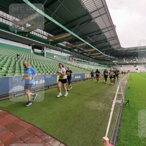 13.09.2026 - 21. swb-Marathon Bremen Michael Burmester http://msf.ph/oto/10300808 13.09.2026 10:41:50 Laufen im Stadion 10148, 10155, 10163, 10247, 10313, 10330, 10354, 10395, 10396, 10399, 10406, 10414, 10419, 10422, 10424, 10435, 10455, 10461, 10462, 10483, 10490, 10519, 10527, 10545, 10546, 10547, 10582, 10586, 10611, 10644, 10665, 10694, 10705, 10706, 10719, 10722, 10752, 10766, 10768, 10776, 10804, 10854, 10859, 10889, 10909, 10963, 10977, 11026, 11027, 11041, 11043, 11048, 11078, 11084, 11085, 11090, 11097, 11098, 11140, 11192, 11239 meine-sportfotos.de