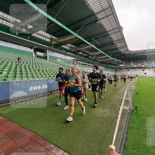 13.09.2026 - 21. swb-Marathon Bremen Michael Burmester http://msf.ph/oto/10300820 13.09.2026 10:41:53 Laufen im Stadion 10148, 10155, 10163, 10247, 10303, 10313, 10330, 10354, 10395, 10396, 10399, 10414, 10419, 10422, 10424, 10455, 10461, 10462, 10483, 10490, 10519, 10527, 10545, 10546, 10547, 10582, 10586, 10611, 10644, 10665, 10694, 10705, 10706, 10719, 10722, 10752, 10766, 10768, 10776, 10804, 10854, 10859, 10889, 10909, 10963, 10977, 11026, 11027, 11041, 11043, 11048, 11078, 11084, 11085, 11090, 11097, 11098, 11140, 11192, 11239 meine-sportfotos.de