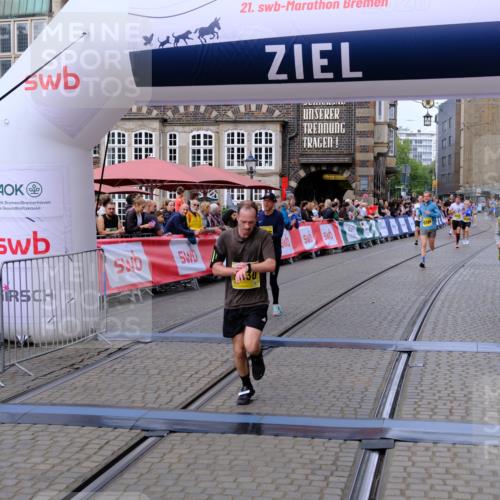 13.09.2026 - 21. swb-Marathon Bremen Tim E. http://msf.ph/oto/10300823 13.09.2026 10:42:38 Ziel 10358, 10632, 10775, 11375, 11630, 11895, 12395, 12525 meine-sportfotos.de