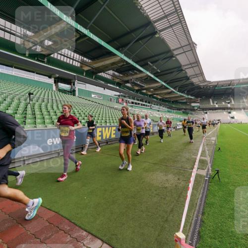 13.09.2026 - 21. swb-Marathon Bremen Michael Burmester http://msf.ph/oto/10300840 13.09.2026 10:41:56 Laufen im Stadion 10148, 10155, 10163, 10247, 10303, 10313, 10330, 10354, 10395, 10396, 10399, 10414, 10419, 10422, 10424, 10455, 10461, 10462, 10483, 10490, 10519, 10527, 10545, 10546, 10547, 10586, 10611, 10644, 10665, 10694, 10705, 10706, 10719, 10722, 10752, 10766, 10768, 10776, 10804, 10854, 10859, 10889, 10909, 10963, 10977, 11026, 11027, 11041, 11043, 11048, 11078, 11084, 11085, 11090, 11097, 11098, 11140, 11192, 11239 meine-sportfotos.de