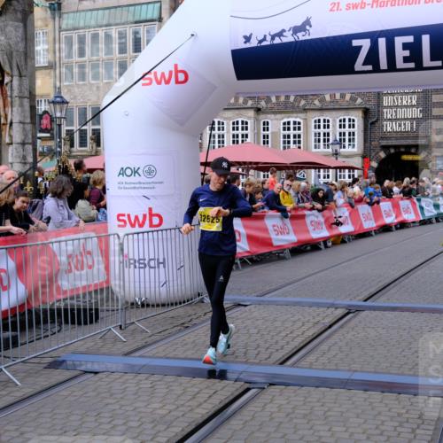 13.09.2026 - 21. swb-Marathon Bremen Tim E. http://msf.ph/oto/10300857 13.09.2026 10:42:40 Ziel 10358, 10632, 10775, 11375, 11630, 11895, 12395, 12525 meine-sportfotos.de