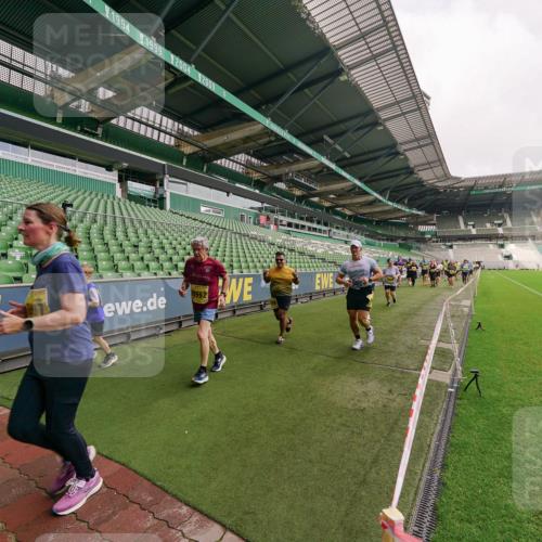 13.09.2026 - 21. swb-Marathon Bremen Michael Burmester http://msf.ph/oto/10300860 13.09.2026 10:42:01 Laufen im Stadion 10148, 10155, 10163, 10247, 10303, 10313, 10330, 10354, 10395, 10396, 10399, 10414, 10419, 10422, 10461, 10462, 10483, 10490, 10491, 10519, 10527, 10545, 10546, 10547, 10557, 10586, 10611, 10644, 10665, 10694, 10705, 10706, 10719, 10722, 10752, 10766, 10768, 10773, 10776, 10784, 10804, 10805, 10854, 10859, 10880, 10889, 10909, 10963, 10977, 11026, 11027, 11041, 11043, 11048, 11078, 11084, 11085, 11090, 11097, 11098, 11140, 11192, 11239 meine-sportfotos.de