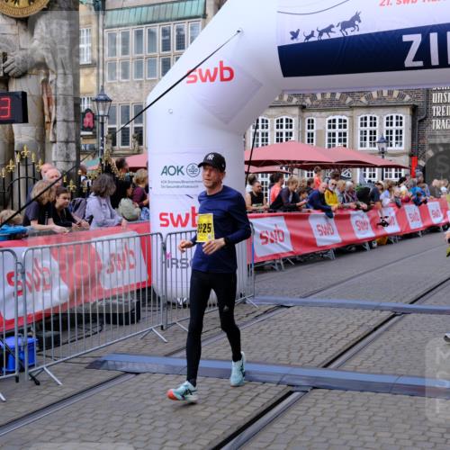13.09.2026 - 21. swb-Marathon Bremen Tim E. http://msf.ph/oto/10300872 13.09.2026 10:42:40 Ziel 10358, 10632, 10775, 11375, 11630, 11895, 12395, 12525 meine-sportfotos.de