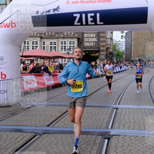 13.09.2026 - 21. swb-Marathon Bremen Tim E. http://msf.ph/oto/10300929 13.09.2026 10:42:42 Ziel 10358, 10632, 10775, 11375, 11630, 11895, 12395, 12525 meine-sportfotos.de