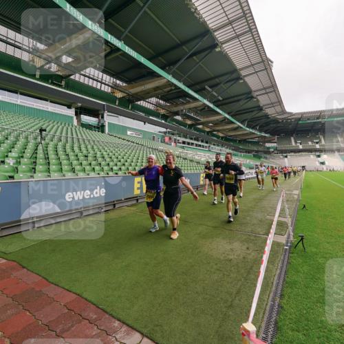 13.09.2026 - 21. swb-Marathon Bremen Michael Burmester http://msf.ph/oto/10300936 13.09.2026 10:42:25 Laufen im Stadion 10002, 10148, 10155, 10163, 10247, 10303, 10313, 10330, 10361, 10362, 10395, 10396, 10399, 10414, 10419, 10422, 10461, 10462, 10474, 10490, 10491, 10519, 10527, 10546, 10547, 10557, 10572, 10644, 10665, 10705, 10706, 10719, 10722, 10752, 10766, 10768, 10773, 10776, 10784, 10804, 10805, 10854, 10859, 10880, 10889, 10909, 10963, 10977, 11026, 11027, 11041, 11043, 11048, 11078, 11084, 11085, 11090, 11097, 11098, 11140, 11173, 11192, 11239, 11274 meine-sportfotos.de