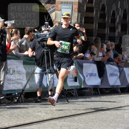 13.09.2026 - 21. swb-Marathon Bremen Strokosch-Dieckow http://msf.ph/oto/10300949 13.09.2026 13:21:22 Ziel 854, 1056, 1191, 2425, 3450, 3933, 4126, 4316, 4362, 4465, 4734, 5161, 6357, 6401, 6680, 6970, 7902, 8237, 8323, 8622, 8971, 9267, 9268, 13120, 1130, 2570, 2904, 3120, 3202, 3435, 3655, 3930, 4165, 5542, 6862, 7176, 8184, 8270, 8384, 8730, 8923, 9048, 9514, 9722, 13145 meine-sportfotos.de
