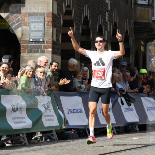 13.09.2026 - 21. swb-Marathon Bremen Strokosch-Dieckow http://msf.ph/oto/10300974 13.09.2026 12:50:46 Ziel 520, 4232, 8075, 1214, 1639 meine-sportfotos.de