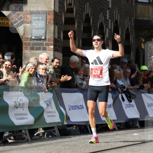 13.09.2026 - 21. swb-Marathon Bremen Strokosch-Dieckow http://msf.ph/oto/10300982 13.09.2026 12:50:46 Ziel 520, 4232, 8075, 1214, 1639 meine-sportfotos.de