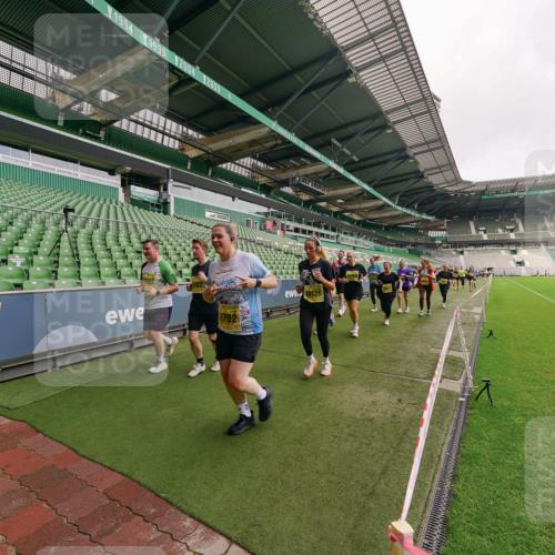 13.09.2026 - 21. swb-Marathon Bremen Michael Burmester http://msf.ph/oto/10300988 13.09.2026 10:42:43 Laufen im Stadion 10002, 10004, 10005, 10148, 10163, 10247, 10271, 10303, 10330, 10361, 10362, 10395, 10396, 10402, 10422, 10461, 10462, 10474, 10490, 10491, 10519, 10546, 10547, 10557, 10572, 10665, 10705, 10719, 10722, 10752, 10773, 10776, 10784, 10805, 10854, 10859, 10880, 10889, 10909, 10963, 10977, 11026, 11027, 11041, 11043, 11048, 11078, 11084, 11085, 11090, 11097, 11098, 11140, 11173, 11192, 11239, 11274, 11482 meine-sportfotos.de