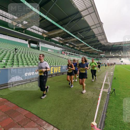 13.09.2026 - 21. swb-Marathon Bremen Michael Burmester http://msf.ph/oto/10301027 13.09.2026 10:42:54 Laufen im Stadion 10002, 10004, 10005, 10148, 10271, 10303, 10330, 10361, 10362, 10395, 10396, 10402, 10422, 10461, 10462, 10474, 10490, 10491, 10519, 10546, 10547, 10557, 10572, 10665, 10722, 10752, 10773, 10776, 10784, 10805, 10854, 10880, 10889, 10899, 10900, 10909, 10963, 10977, 11026, 11027, 11041, 11078, 11084, 11085, 11090, 11097, 11098, 11140, 11173, 11192, 11217, 11239, 11264, 11274, 11333, 11448, 11456, 11461, 11482 meine-sportfotos.de