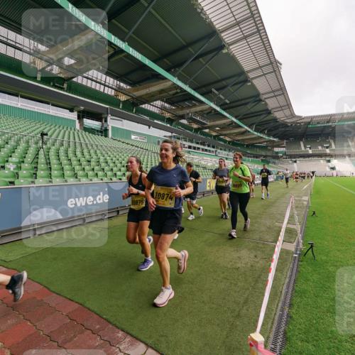 13.09.2026 - 21. swb-Marathon Bremen Michael Burmester http://msf.ph/oto/10301033 13.09.2026 10:42:54 Laufen im Stadion 10002, 10004, 10005, 10148, 10271, 10303, 10330, 10361, 10362, 10395, 10396, 10402, 10422, 10461, 10462, 10474, 10490, 10491, 10519, 10546, 10547, 10557, 10572, 10665, 10722, 10752, 10773, 10776, 10784, 10805, 10854, 10880, 10889, 10899, 10900, 10909, 10963, 10977, 11026, 11027, 11041, 11078, 11084, 11085, 11090, 11097, 11098, 11140, 11173, 11192, 11217, 11239, 11264, 11274, 11333, 11448, 11456, 11461, 11482 meine-sportfotos.de