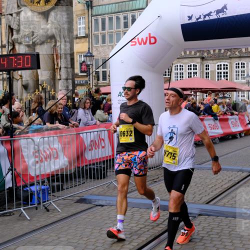 13.09.2026 - 21. swb-Marathon Bremen Tim E. http://msf.ph/oto/10301053 13.09.2026 10:42:47 Ziel 10358, 10632, 10775, 11375, 11630, 11779, 12395, 12525 meine-sportfotos.de