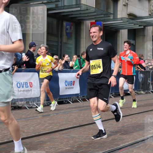 13.09.2026 - 21. swb-Marathon Bremen Strokosch-Dieckow http://msf.ph/oto/10301082 13.09.2026 10:49:10 Ziel 10294, 10739, 10835, 10846, 10910, 11092, 11191, 11621, 11635, 11717, 12376, 10253, 10293, 10392, 10514, 10566, 10655, 11316, 11567, 11891, 11896, 11984, 12027, 12132, 12149, 12204, 12350, 12450, 12529, 13512, 13555, 13577 meine-sportfotos.de