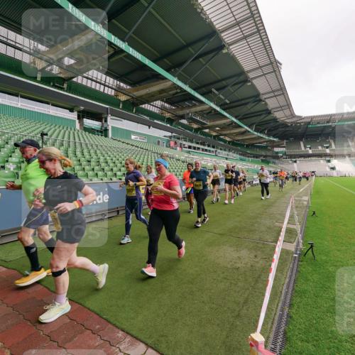 13.09.2026 - 21. swb-Marathon Bremen Michael Burmester http://msf.ph/oto/10301106 13.09.2026 10:43:21 Laufen im Stadion 10002, 10004, 10005, 10148, 10271, 10303, 10325, 10330, 10335, 10361, 10362, 10395, 10396, 10402, 10459, 10474, 10490, 10491, 10513, 10519, 10557, 10572, 10605, 10606, 10665, 10752, 10756, 10773, 10779, 10784, 10805, 10854, 10880, 10882, 10899, 10900, 10909, 10963, 10997, 11026, 11027, 11041, 11078, 11084, 11085, 11090, 11097, 11098, 11140, 11173, 11192, 11217, 11264, 11274, 11333, 11337, 11355, 11408, 11448, 11456, 11461, 11482 meine-sportfotos.de
