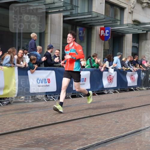 13.09.2026 - 21. swb-Marathon Bremen Strokosch-Dieckow http://msf.ph/oto/10301108 13.09.2026 10:49:11 Ziel 10294, 10739, 10835, 10846, 10910, 11092, 11191, 11621, 11635, 11717, 12376, 10253, 10293, 10294, 10392, 10514, 10566, 10655, 11316, 11567, 11891, 11896, 11984, 12027, 12132, 12149, 12204, 12350, 12450, 12529, 13555, 13577 meine-sportfotos.de