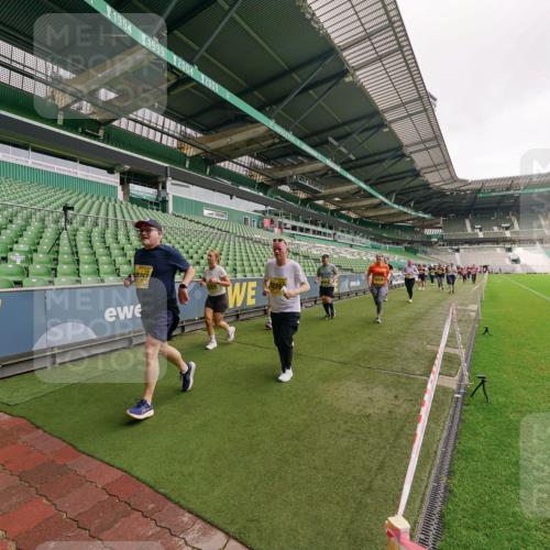 13.09.2026 - 21. swb-Marathon Bremen Michael Burmester http://msf.ph/oto/10301127 13.09.2026 10:43:26 Laufen im Stadion 10002, 10004, 10005, 10148, 10271, 10303, 10325, 10330, 10335, 10361, 10362, 10395, 10396, 10402, 10459, 10474, 10490, 10491, 10513, 10519, 10557, 10572, 10605, 10606, 10629, 10665, 10752, 10756, 10773, 10779, 10784, 10805, 10854, 10880, 10882, 10899, 10900, 10997, 11026, 11027, 11041, 11078, 11084, 11085, 11090, 11097, 11098, 11140, 11173, 11192, 11217, 11264, 11274, 11307, 11333, 11337, 11355, 11408, 11448, 11456, 11461, 11482 meine-sportfotos.de