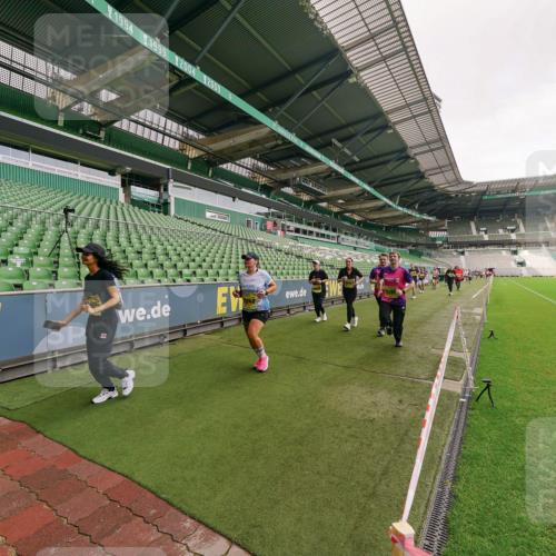 13.09.2026 - 21. swb-Marathon Bremen Michael Burmester http://msf.ph/oto/10301159 13.09.2026 10:43:36 Laufen im Stadion 10002, 10004, 10005, 10148, 10271, 10295, 10303, 10325, 10330, 10335, 10361, 10362, 10395, 10396, 10402, 10459, 10474, 10490, 10491, 10513, 10557, 10572, 10605, 10606, 10629, 10665, 10752, 10756, 10773, 10779, 10784, 10805, 10854, 10880, 10882, 10899, 10900, 10997, 10999, 11026, 11027, 11041, 11078, 11084, 11085, 11090, 11097, 11098, 11140, 11173, 11192, 11217, 11233, 11264, 11274, 11307, 11333, 11337, 11355, 11385, 11408, 11448, 11456, 11461, 11482 meine-sportfotos.de
