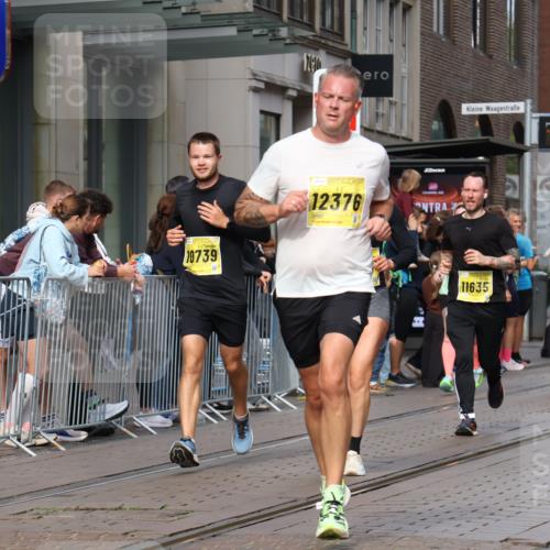 13.09.2026 - 21. swb-Marathon Bremen Strokosch-Dieckow http://msf.ph/oto/10301165 13.09.2026 10:49:19 Ziel 10709, 10739, 10835, 10846, 10910, 11007, 11092, 11191, 11635, 11717, 12376, 10253, 10293, 10294, 10392, 10514, 10566, 10655, 11316, 11567, 11621, 11891, 11896, 11984, 12027, 12132, 12149, 12350, 12376, 12450, 12529, 13577 meine-sportfotos.de