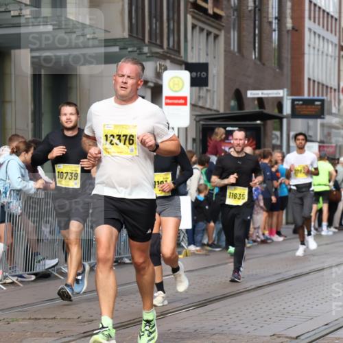 13.09.2026 - 21. swb-Marathon Bremen Strokosch-Dieckow http://msf.ph/oto/10301173 13.09.2026 10:49:19 Ziel 10709, 10739, 10835, 10846, 10910, 11007, 11092, 11191, 11635, 11717, 12376, 10253, 10293, 10294, 10392, 10514, 10566, 10655, 11316, 11567, 11621, 11891, 11896, 11984, 12027, 12132, 12149, 12350, 12376, 12450, 12529, 13577 meine-sportfotos.de