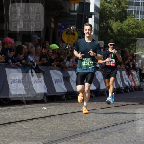 13.09.2026 - 21. swb-Marathon Bremen Strokosch-Dieckow http://msf.ph/oto/10301191 13.09.2026 12:51:21 Ziel 1214, 1453, 1639, 3617 meine-sportfotos.de