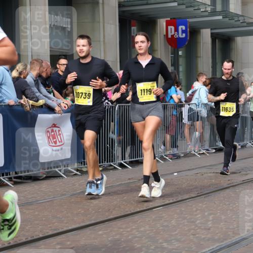 13.09.2026 - 21. swb-Marathon Bremen Strokosch-Dieckow http://msf.ph/oto/10301221 13.09.2026 10:49:21 Ziel 10709, 10739, 10835, 10846, 10910, 11007, 11092, 11183, 11191, 11635, 11717, 10294, 10392, 10514, 10566, 10655, 10846, 11316, 11567, 11621, 11891, 11896, 11984, 12132, 12149, 12350, 12376, 12450, 12529, 13577 meine-sportfotos.de