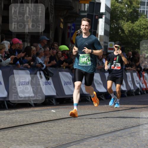 13.09.2026 - 21. swb-Marathon Bremen Strokosch-Dieckow http://msf.ph/oto/10301222 13.09.2026 12:51:22 Ziel 1214, 1453, 1639, 3617 meine-sportfotos.de