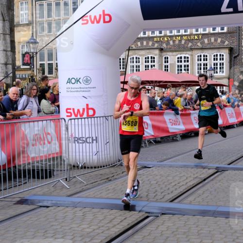 13.09.2026 - 21. swb-Marathon Bremen Tim E. http://msf.ph/oto/10301225 13.09.2026 10:43:11 Ziel 10235, 10336, 10816, 10988, 11442, 13580 meine-sportfotos.de