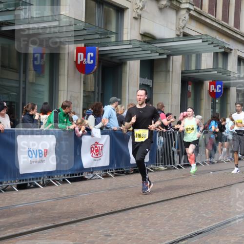 13.09.2026 - 21. swb-Marathon Bremen Strokosch-Dieckow http://msf.ph/oto/10301255 13.09.2026 10:49:23 Ziel 10508, 10709, 10835, 10910, 11007, 11092, 11183, 11635, 11717, 10294, 10392, 10514, 10655, 10739, 10846, 11191, 11316, 11567, 11621, 11891, 11896, 11984, 12132, 12149, 12376, 12450, 12529, 13577 meine-sportfotos.de