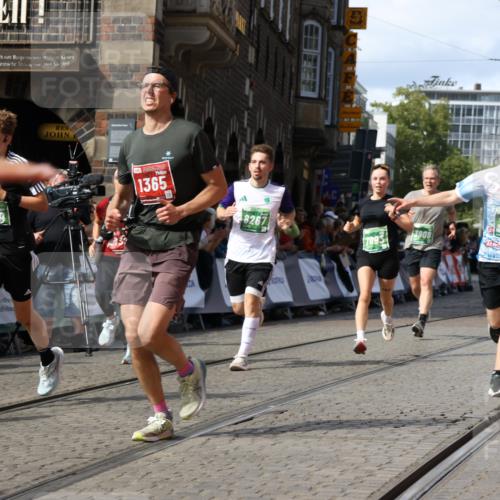 13.09.2026 - 21. swb-Marathon Bremen Strokosch-Dieckow http://msf.ph/oto/10301296 13.09.2026 13:29:50 Ziel 132, 1083, 1243, 1365, 1387, 1581, 2076, 2301, 2742, 2957, 3030, 3258, 3721, 3846, 4541, 4576, 5244, 5599, 6006, 6103, 6384, 6499, 6690, 6930, 7013, 7384, 7426, 7631, 7649, 8007, 8009, 8066, 8099, 8277, 8338, 8481, 8594, 8675, 8831, 9889, 10013, 13031, 109, 454, 1173, 1205, 1308, 1611, 1653, 1759, 1780, 1848, 2126, 3190, 3908, 4524, 5039, 5198, 5348, 5631, 6720, 7093, 8110, 8267, 8470, 8899, 9104, 9125 meine-sportfotos.de