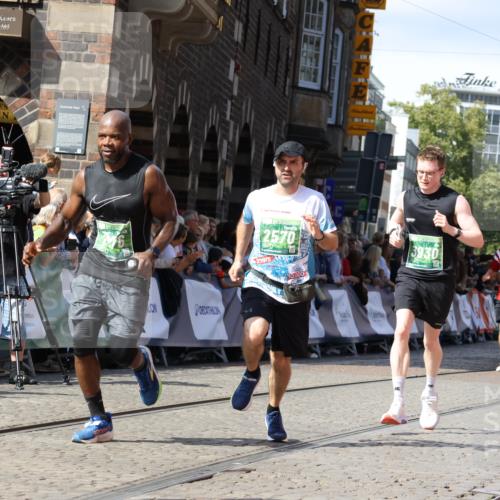 13.09.2026 - 21. swb-Marathon Bremen Strokosch-Dieckow http://msf.ph/oto/10301299 13.09.2026 13:21:35 Ziel 226, 2979, 3450, 3534, 4234, 4362, 4445, 4484, 4519, 4734, 6357, 8323, 8408, 8791, 9267, 9268, 9514, 9900, 572, 1254, 2088, 2397, 2570, 3290, 3695, 3930, 3934, 4735, 6865, 6976, 7176, 8947, 9059, 9421, 10120 meine-sportfotos.de