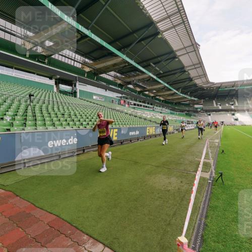 13.09.2026 - 21. swb-Marathon Bremen Michael Burmester http://msf.ph/oto/10301318 13.09.2026 10:44:31 Laufen im Stadion 10002, 10004, 10005, 10176, 10191, 10192, 10194, 10271, 10295, 10325, 10335, 10344, 10402, 10459, 10474, 10513, 10568, 10600, 10605, 10606, 10629, 10679, 10713, 10756, 10779, 10882, 10899, 10900, 10979, 10997, 10999, 11081, 11217, 11233, 11264, 11307, 11333, 11337, 11355, 11385, 11408, 11448, 11456, 11461, 11482, 11495, 11629, 11808, 11932, 11943, 12057, 12089, 12151, 12224, 12226, 12311, 12321, 12334 meine-sportfotos.de