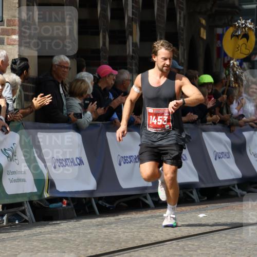 13.09.2026 - 21. swb-Marathon Bremen Strokosch-Dieckow http://msf.ph/oto/10301355 13.09.2026 12:51:32 Ziel 858, 1453, 13033, 1126 meine-sportfotos.de