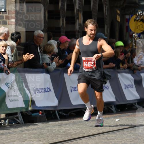 13.09.2026 - 21. swb-Marathon Bremen Strokosch-Dieckow http://msf.ph/oto/10301367 13.09.2026 12:51:32 Ziel 858, 1453, 13033, 1126 meine-sportfotos.de