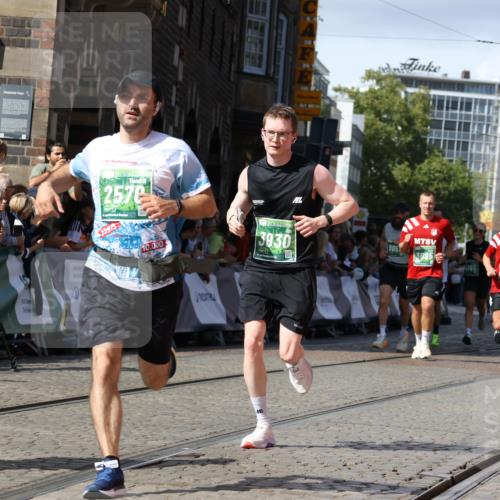 13.09.2026 - 21. swb-Marathon Bremen Strokosch-Dieckow http://msf.ph/oto/10301368 13.09.2026 13:21:36 Ziel 226, 2979, 3202, 3450, 3534, 4234, 4362, 4445, 4484, 4519, 4734, 6357, 6862, 8323, 8408, 8791, 9267, 9268, 9514, 9900, 572, 1254, 2088, 2397, 3290, 3695, 3930, 3934, 4735, 6865, 6976, 7098, 7176, 8947, 9059, 9421, 10120 meine-sportfotos.de