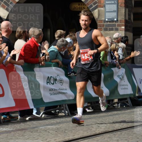 13.09.2026 - 21. swb-Marathon Bremen Strokosch-Dieckow http://msf.ph/oto/10301401 13.09.2026 12:51:33 Ziel 858, 1453, 13033, 482, 1126 meine-sportfotos.de