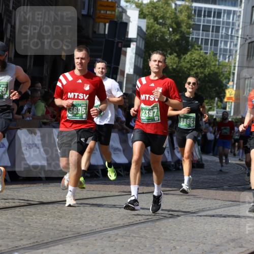 13.09.2026 - 21. swb-Marathon Bremen Strokosch-Dieckow http://msf.ph/oto/10301430 13.09.2026 13:21:39 Ziel 226, 2904, 2979, 3120, 3202, 3534, 4165, 4234, 4445, 4484, 4519, 6357, 6862, 8323, 8408, 8791, 8923, 9267, 9268, 9514, 9722, 9900, 572, 1209, 1254, 2397, 3290, 3338, 3695, 3774, 3934, 4581, 4735, 6865, 6976, 7098, 8438, 8947, 9059, 9421, 10120 meine-sportfotos.de