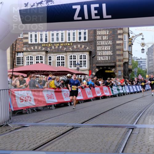 13.09.2026 - 21. swb-Marathon Bremen Tim E. http://msf.ph/oto/10301460 13.09.2026 10:43:35 Ziel 10346, 10456, 10618, 11042, 11143, 11632, 12053, 12406, 12469, 13523 meine-sportfotos.de