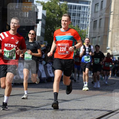 13.09.2026 - 21. swb-Marathon Bremen Strokosch-Dieckow http://msf.ph/oto/10301471 13.09.2026 13:21:40 Ziel 226, 2904, 2979, 3120, 3202, 3534, 4165, 4234, 4445, 4484, 4519, 6357, 6862, 8184, 8323, 8408, 8730, 8791, 8923, 9267, 9268, 9514, 9722, 9900, 572, 1209, 2397, 3290, 3338, 3695, 3774, 3934, 4581, 4735, 6865, 6976, 7098, 8438, 8947, 9421, 10120 meine-sportfotos.de