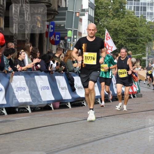 13.09.2026 - 21. swb-Marathon Bremen Strokosch-Dieckow http://msf.ph/oto/10301474 13.09.2026 10:50:44 Ziel 10170, 10233, 10525, 10840, 10923, 11178, 11276, 11497, 11499, 11622, 11664, 11680, 11742, 12045, 12078, 12269, 12447, 13562, 10200, 10537, 11076, 11087, 11170, 11961, 12004, 12070, 12179, 12351, 12407, 12560 meine-sportfotos.de