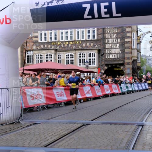 13.09.2026 - 21. swb-Marathon Bremen Tim E. http://msf.ph/oto/10301476 13.09.2026 10:43:35 Ziel 10346, 10456, 10618, 11042, 11143, 11632, 12053, 12406, 12469, 13523 meine-sportfotos.de