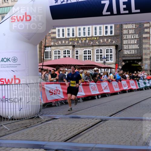 13.09.2026 - 21. swb-Marathon Bremen Tim E. http://msf.ph/oto/10301481 13.09.2026 10:43:36 Ziel 10346, 10456, 10618, 11042, 11143, 11632, 12406, 12469, 13523 meine-sportfotos.de