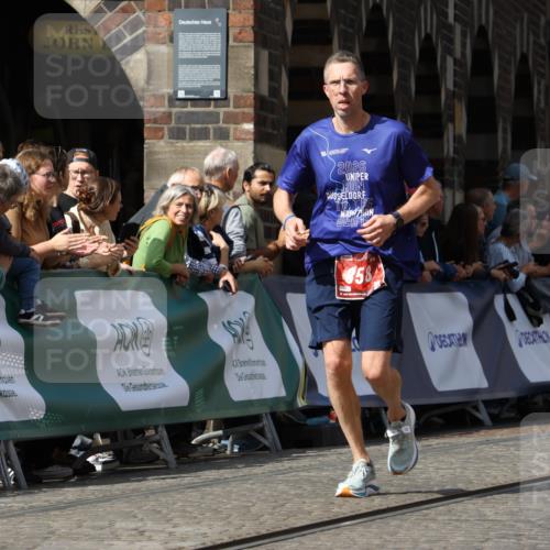 13.09.2026 - 21. swb-Marathon Bremen Strokosch-Dieckow http://msf.ph/oto/10301536 13.09.2026 12:51:39 Ziel 858, 1453, 3617, 13033, 482, 943, 1126 meine-sportfotos.de