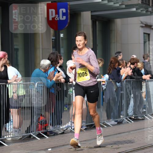13.09.2026 - 21. swb-Marathon Bremen Strokosch-Dieckow http://msf.ph/oto/10301552 13.09.2026 10:49:48 Ziel 10452, 10593, 10876, 10966, 11005, 11035, 11111, 11128, 11178, 11415, 12240, 12269, 12380, 12510, 10508, 10709, 10835, 10910, 11007, 11092, 11183, 11635, 11717 meine-sportfotos.de