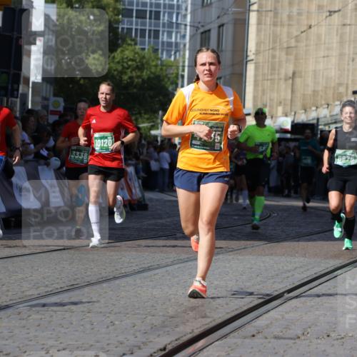 13.09.2026 - 21. swb-Marathon Bremen Strokosch-Dieckow http://msf.ph/oto/10301562 13.09.2026 13:21:45 Ziel 226, 1130, 2904, 2979, 3120, 3202, 3435, 3534, 3655, 4165, 4234, 4445, 4484, 4519, 6862, 8184, 8270, 8384, 8730, 8923, 9048, 9514, 9722, 9900, 141, 1209, 2051, 3338, 3774, 3934, 4581, 4735, 5193, 6976, 7098, 8438, 8947, 9421, 9599, 10120 meine-sportfotos.de